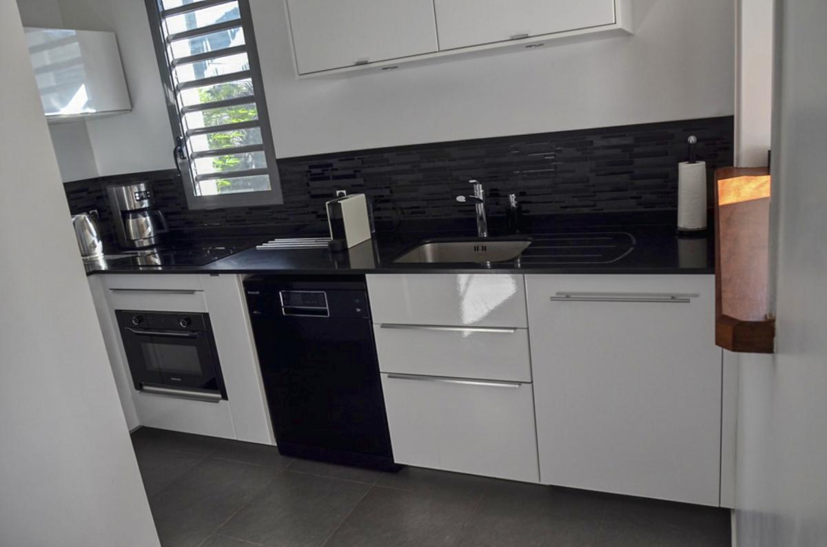 10 Location villa piscine Deshaies Guadeloupe_cuisine